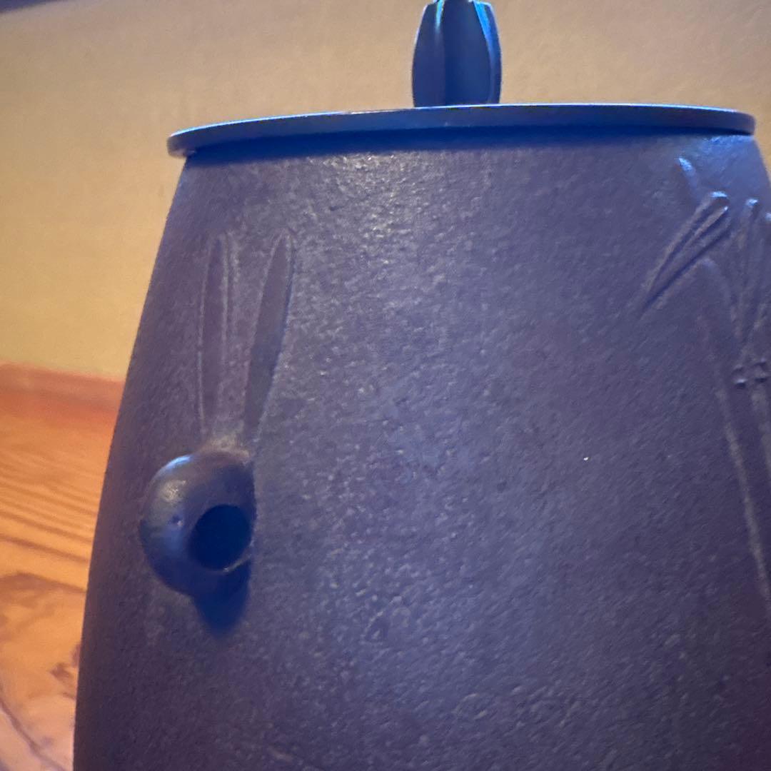 兎鐶付竹地紋釜　　敬典造