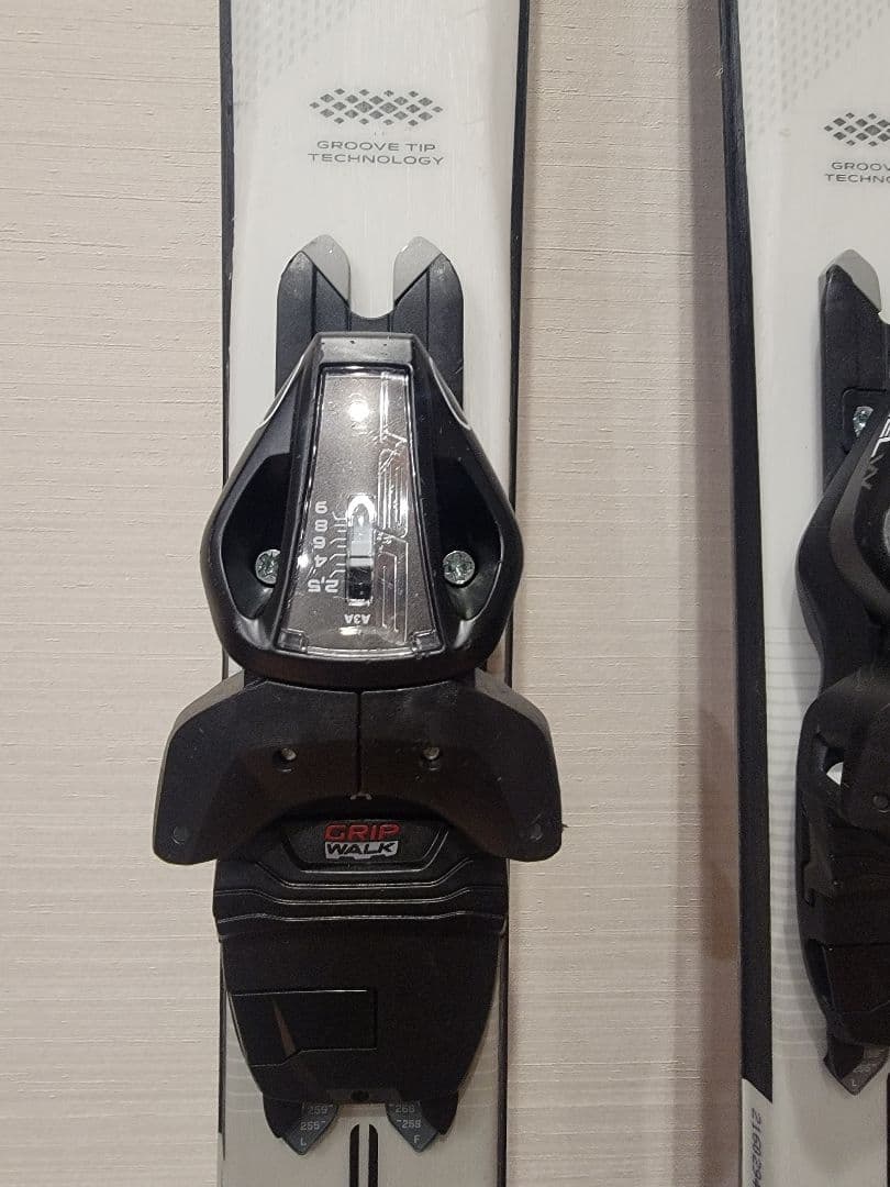 スキー板　エラン　elan ホワイトマジック 146cm ビンディング付き