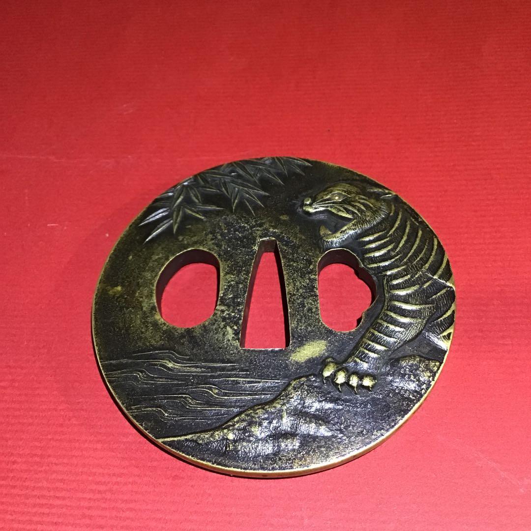 虎図　鍔