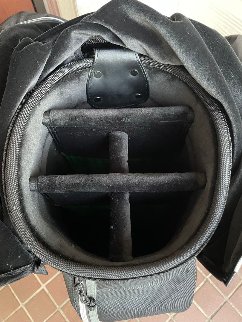 NEW ERA ニューエラキャディバッグ ブラックxシルバー ポーチ付き