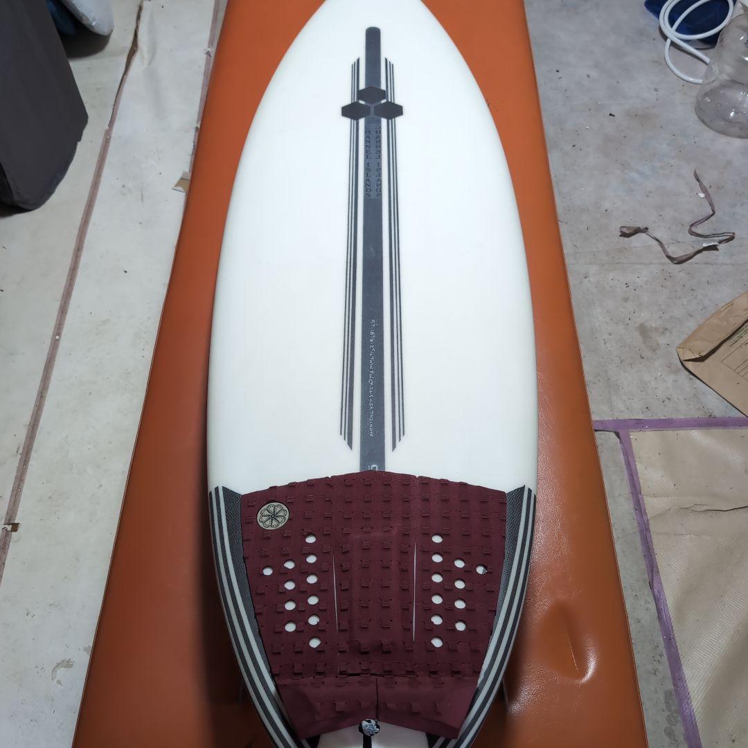 Twin Pin ショートボード 5'7　推奨フィン付き（フューチャー）