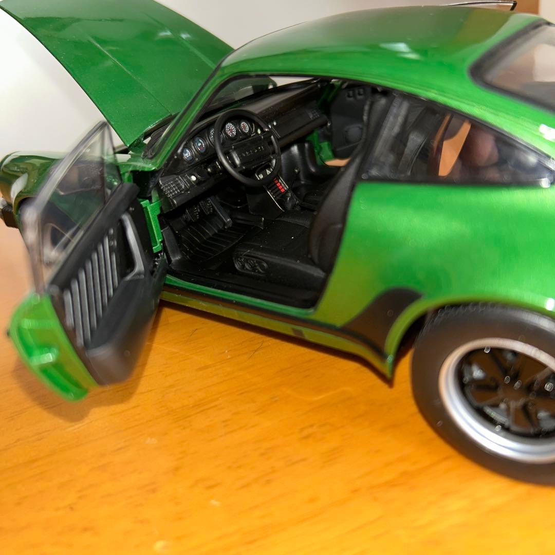 1/18ノレブ　ポルシェ911ダーボー