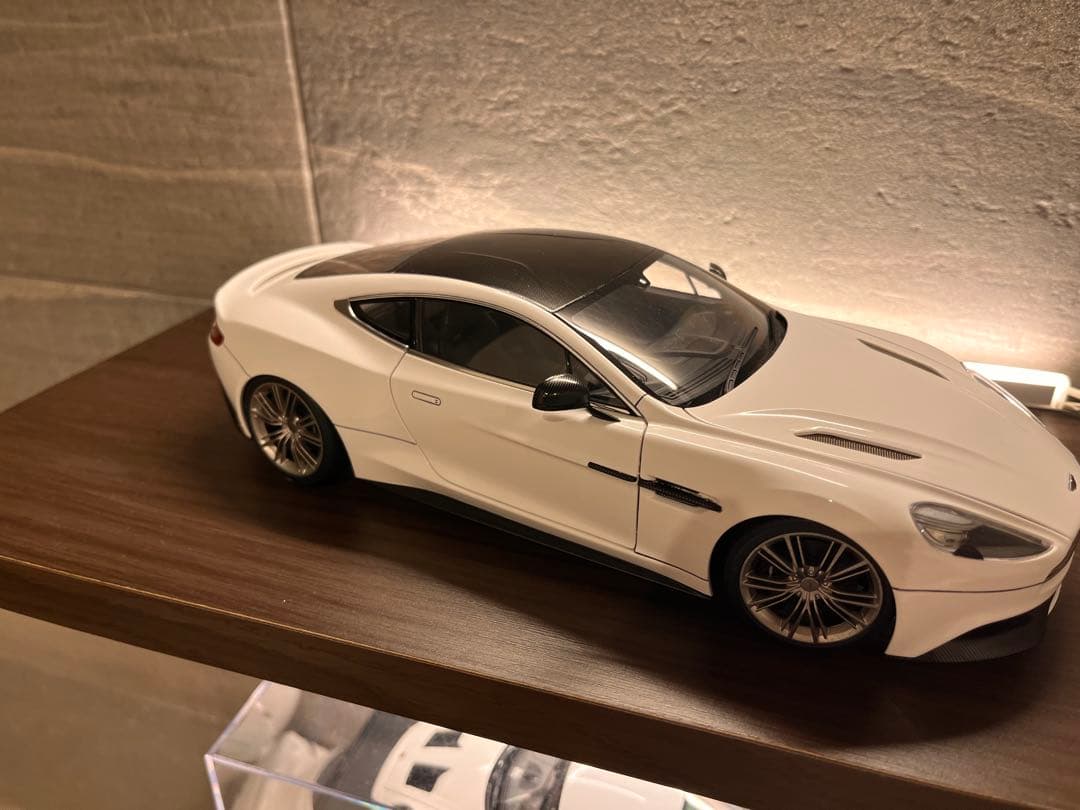 オートアート 1/18 アストンマーチン ヴァンキッシュ