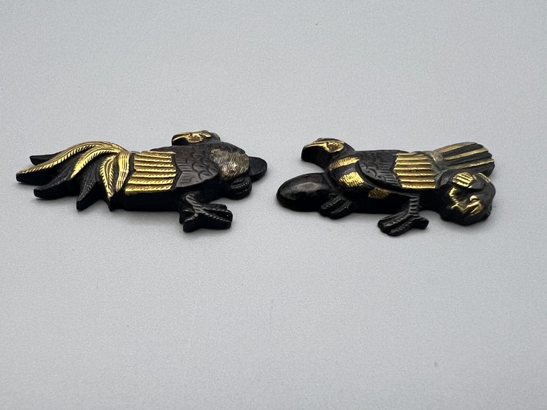 【海】江戸明治金工　鶏親子　手彫　目貫一体　銅製鍍金　骨董品　専用箱付
