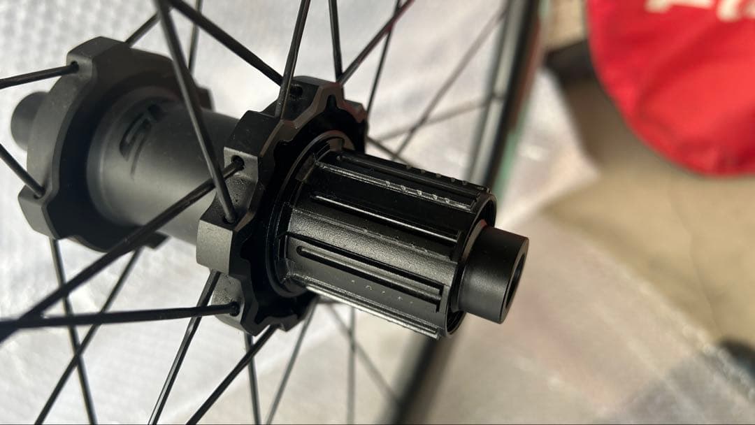 SCOPE R4 カーボンホイール前後セット 特別デカール仕様