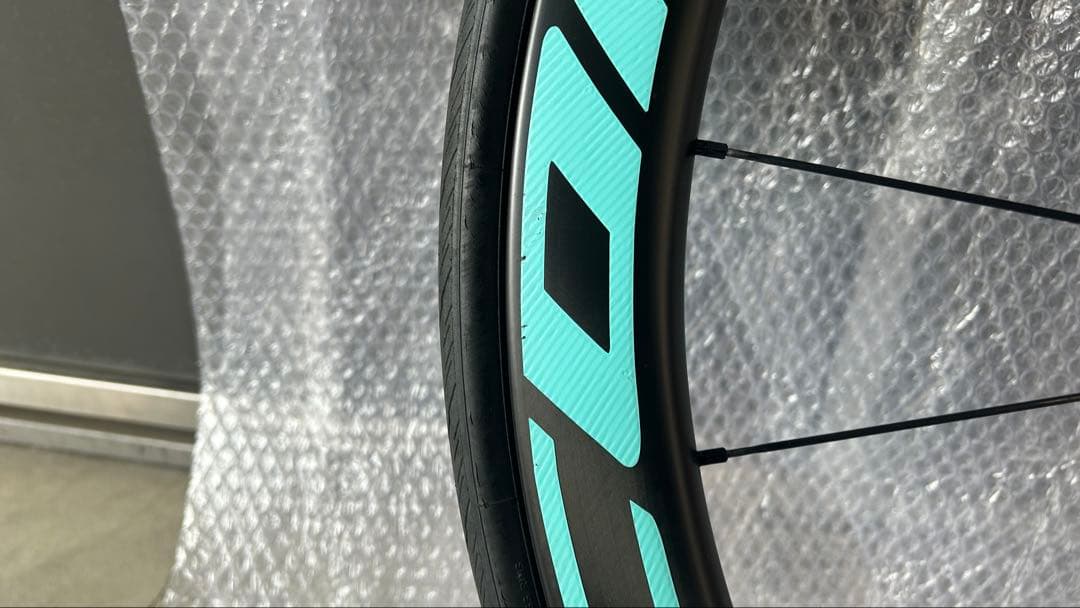 SCOPE R4 カーボンホイール前後セット 特別デカール仕様