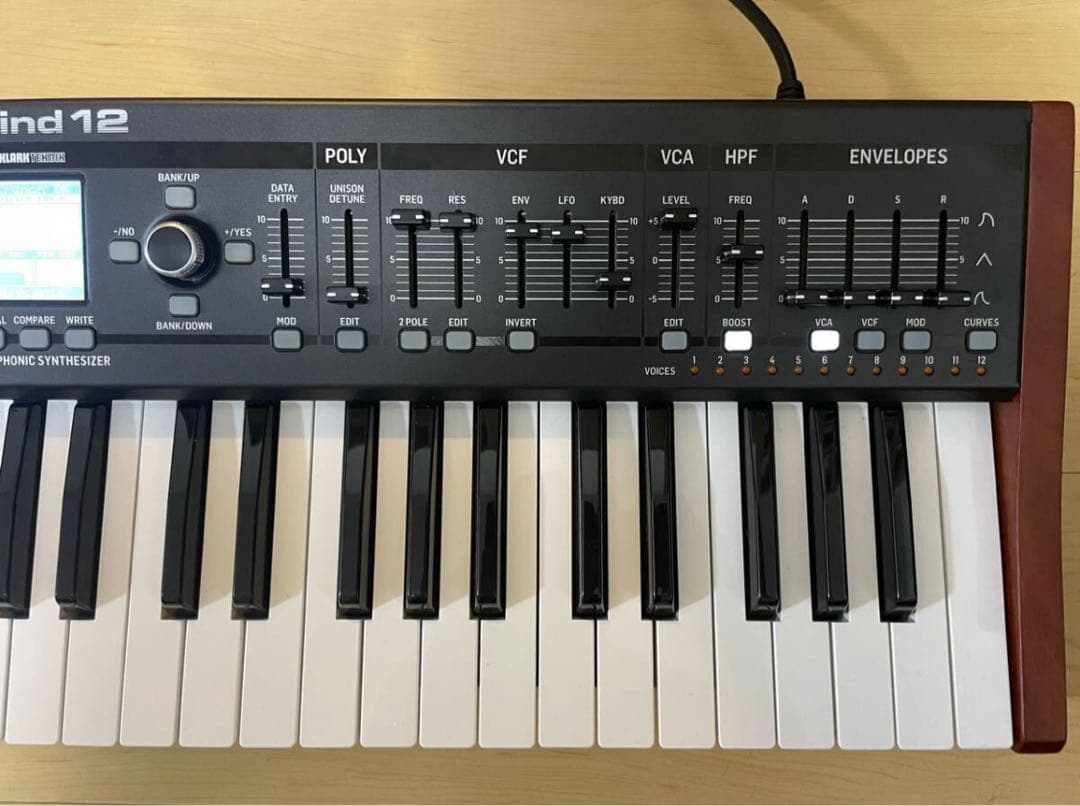 Behringer DeepMind 12 アナログシンセサイザー