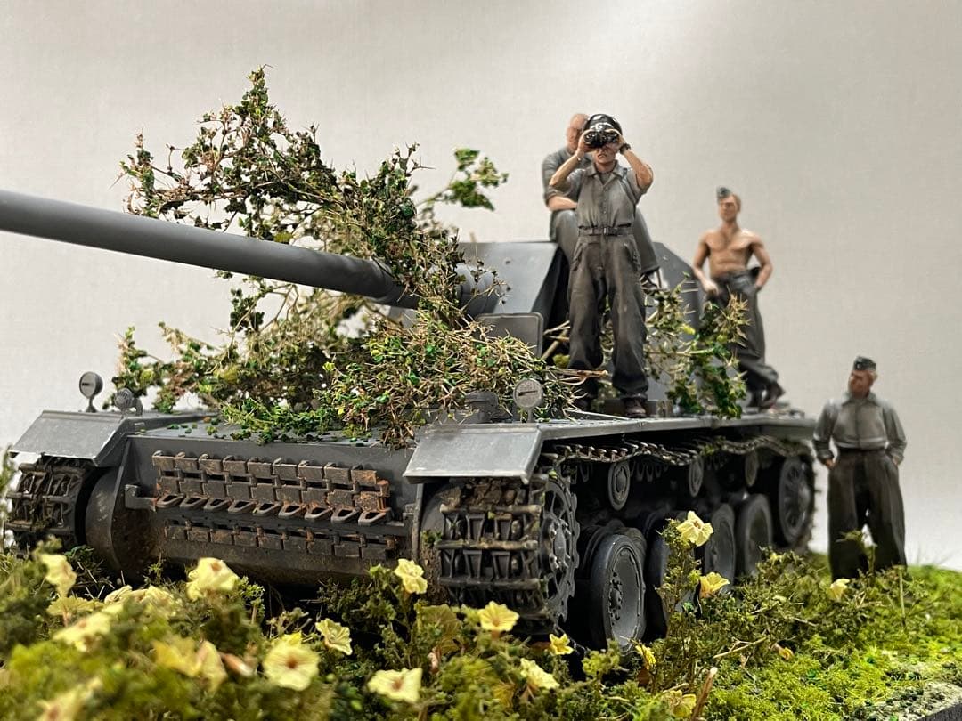 戦車ジオラマ　1/35 ドイツvシュトゥーラ・エミール自走砲と戦車兵