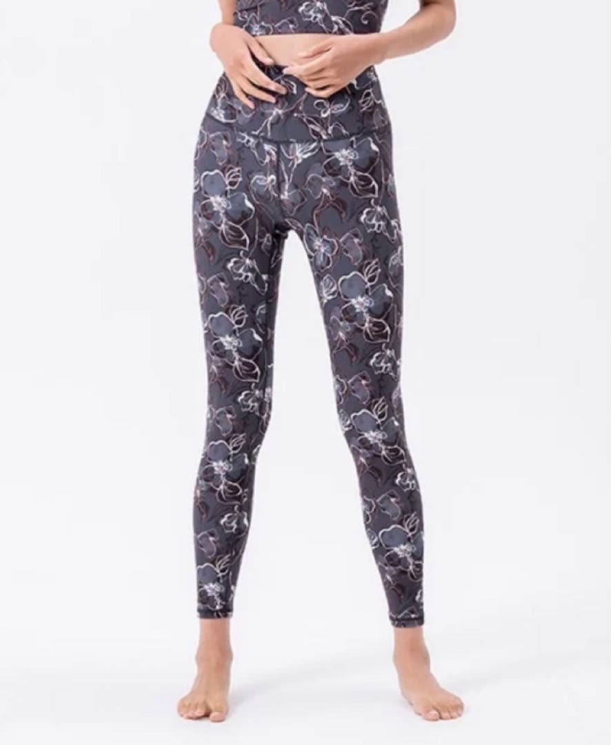 SUKALAフラワープリント ヨガレギンス ダークグレー　ヨガウェア　Lsize