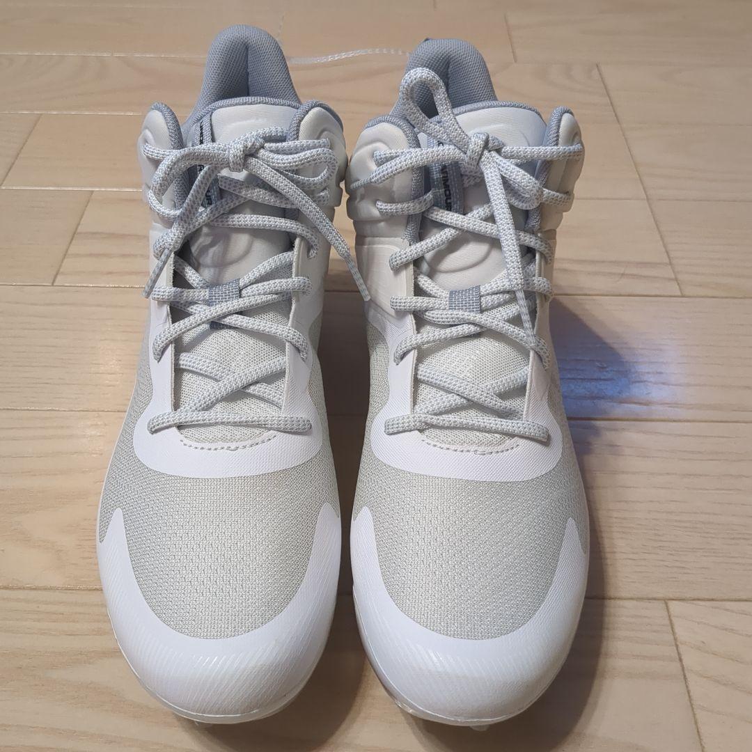 28.5cm　アメフト　スパイク　アンダーアーマー　白