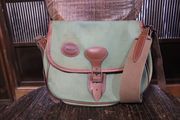 英国製女性用ショルダーバッグ