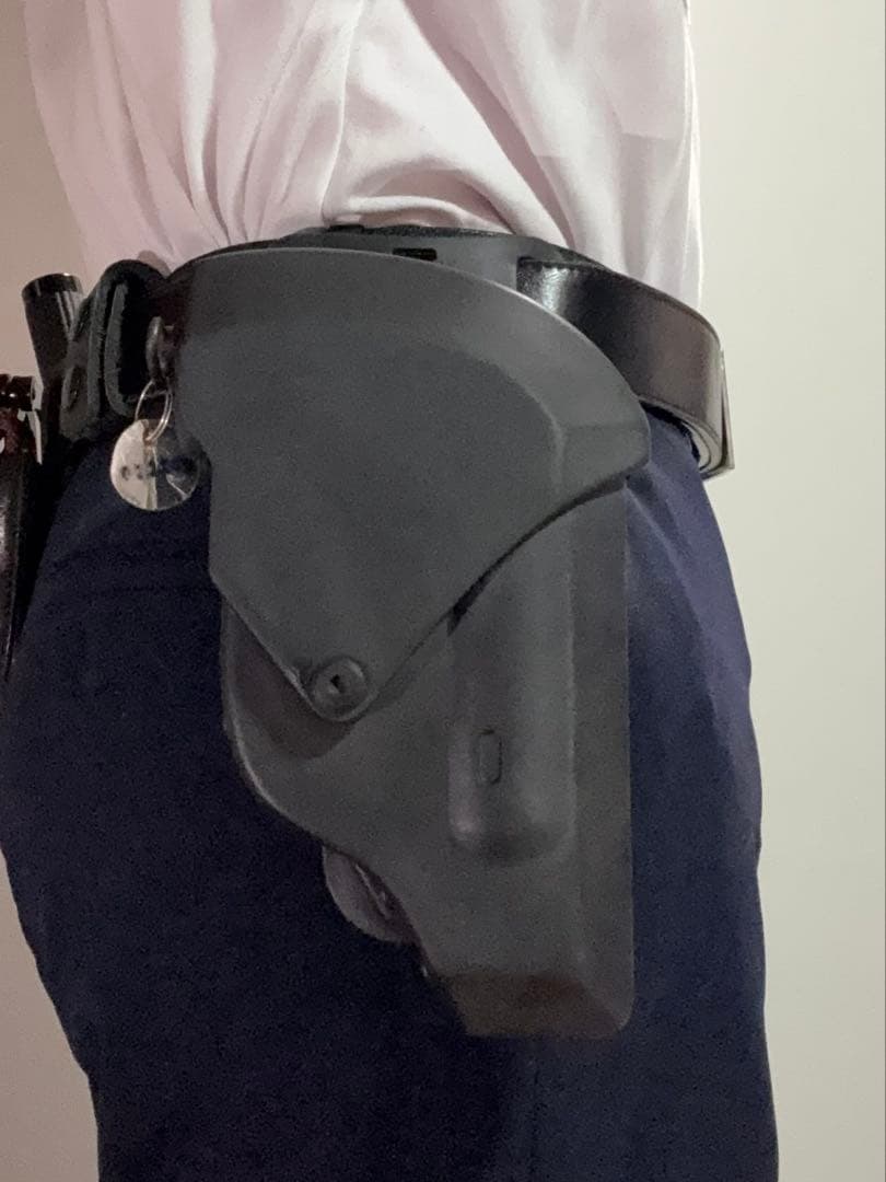 【希少】★原価14万！大赤字！★警察 新型拳銃入れ（一部破損品）