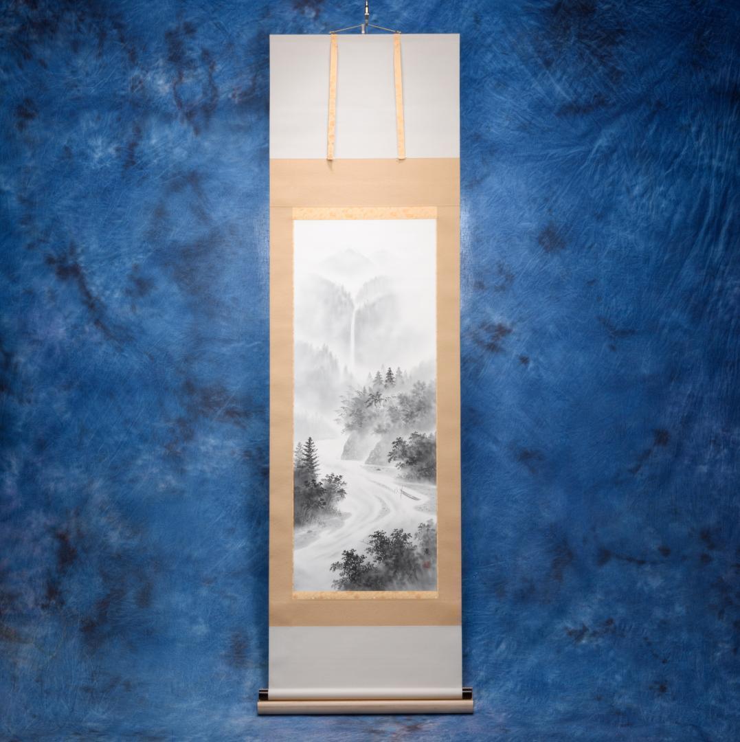 掛軸　水墨山水画　美術名典掲載画家　落款入り　鑑定書付き　桐箱　木箱付き　2