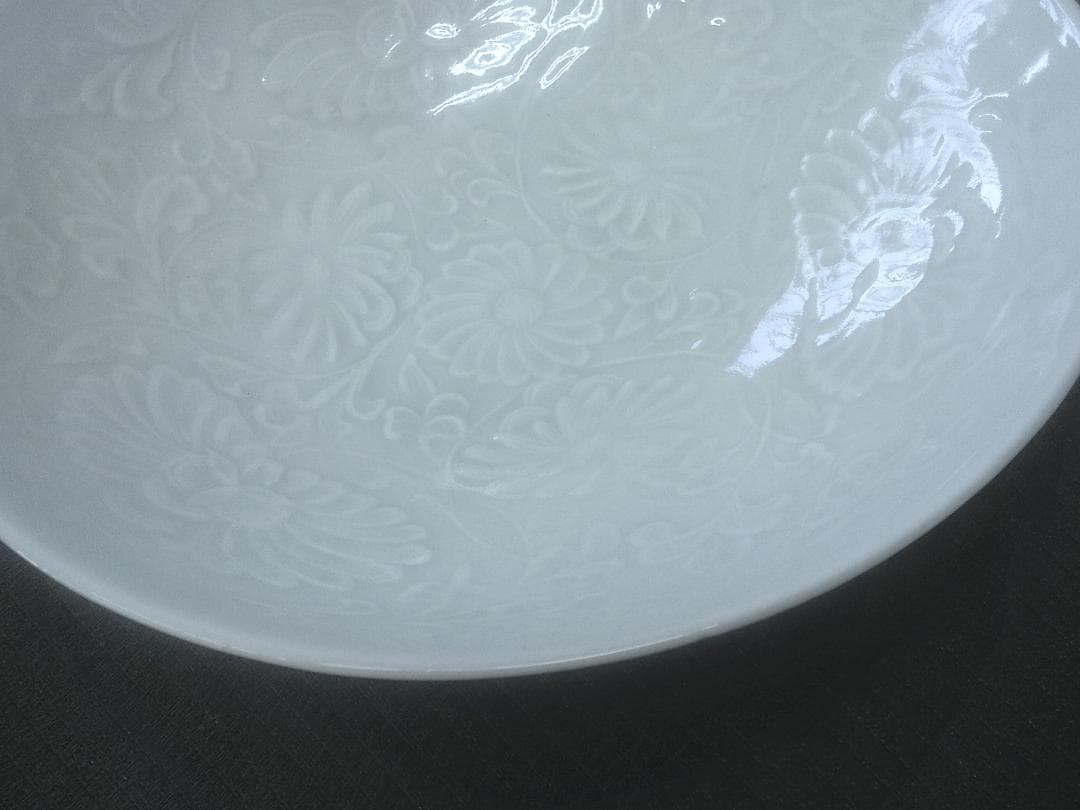 品格！【中国陶磁器　花文陽刻作上品物　鉢皿茶碗・G14】★水注　うっすら青み色合