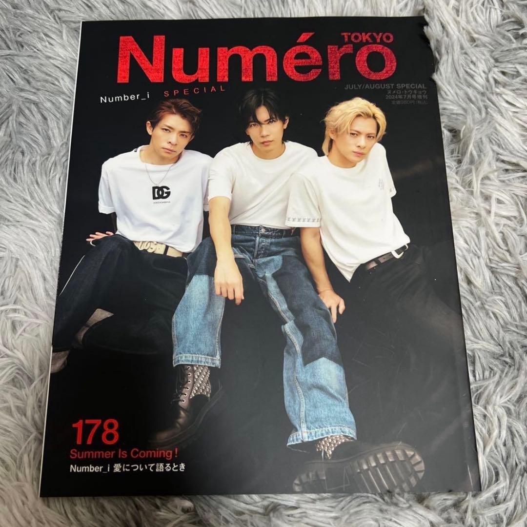 CDアルバムセットと関連グッズ