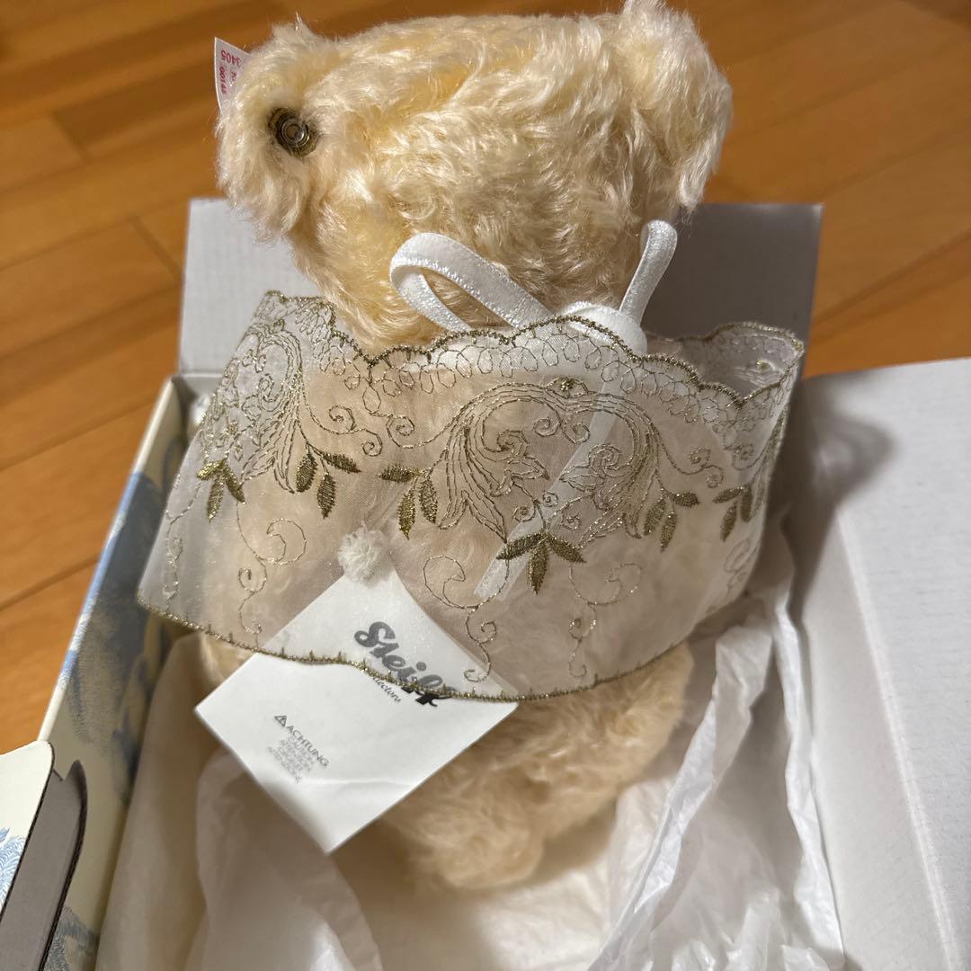 Steiffクリーム色のぬいぐるみ