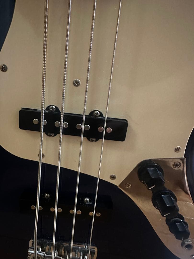 ベース Squier by Fender Jazz Bass