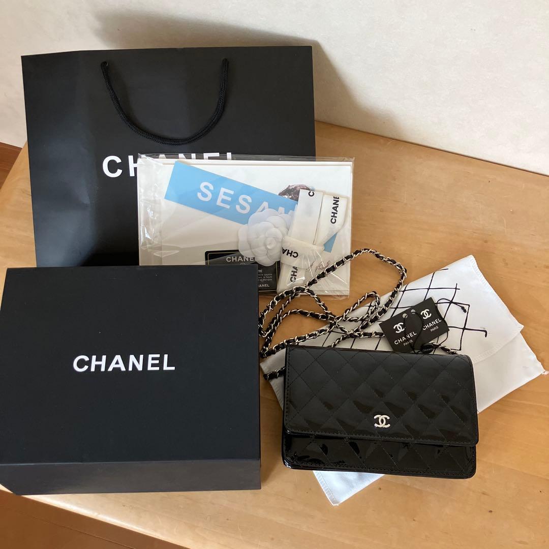 ノベルティ Chanel チェーンウォレット パテントレザー