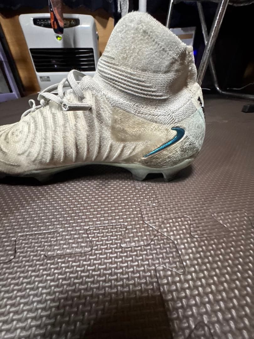 Nike サッカーシューズ ハイカット ホワイト・グレー