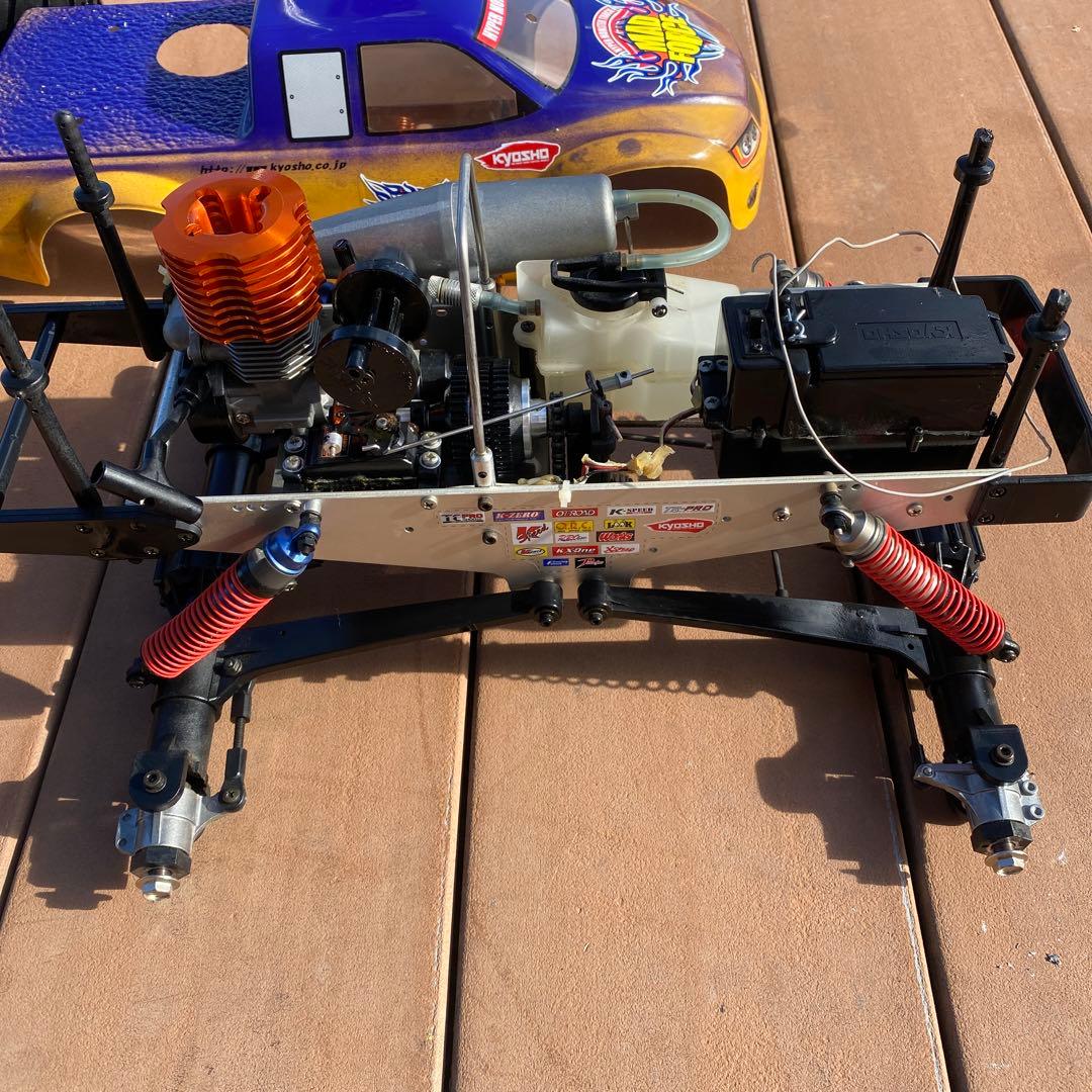 京商モンスタートラック4WDマッドフォースRCエンジン