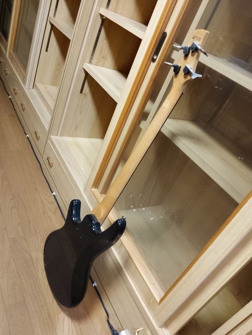 Ibanez Soundgear 4弦エレキベース バースト