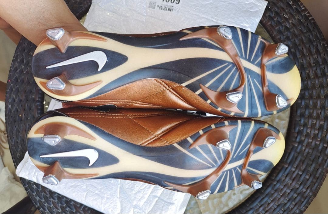 【ロナウド】イタリア製のブラウンのNikeスパイクシューズ、サイズ43.0