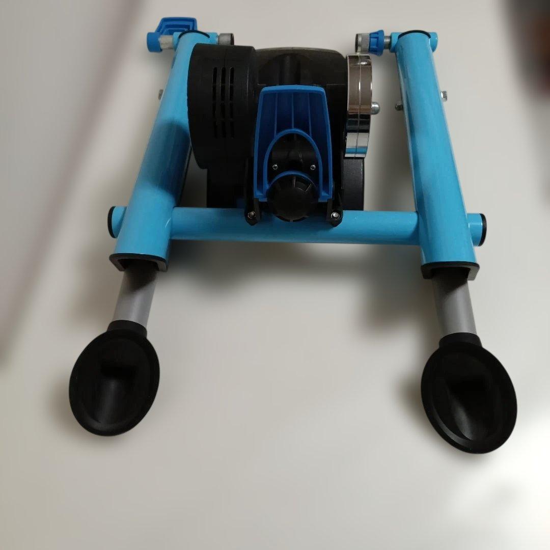 TACX 『Satori Smart』　ローラー台　ライトブルー