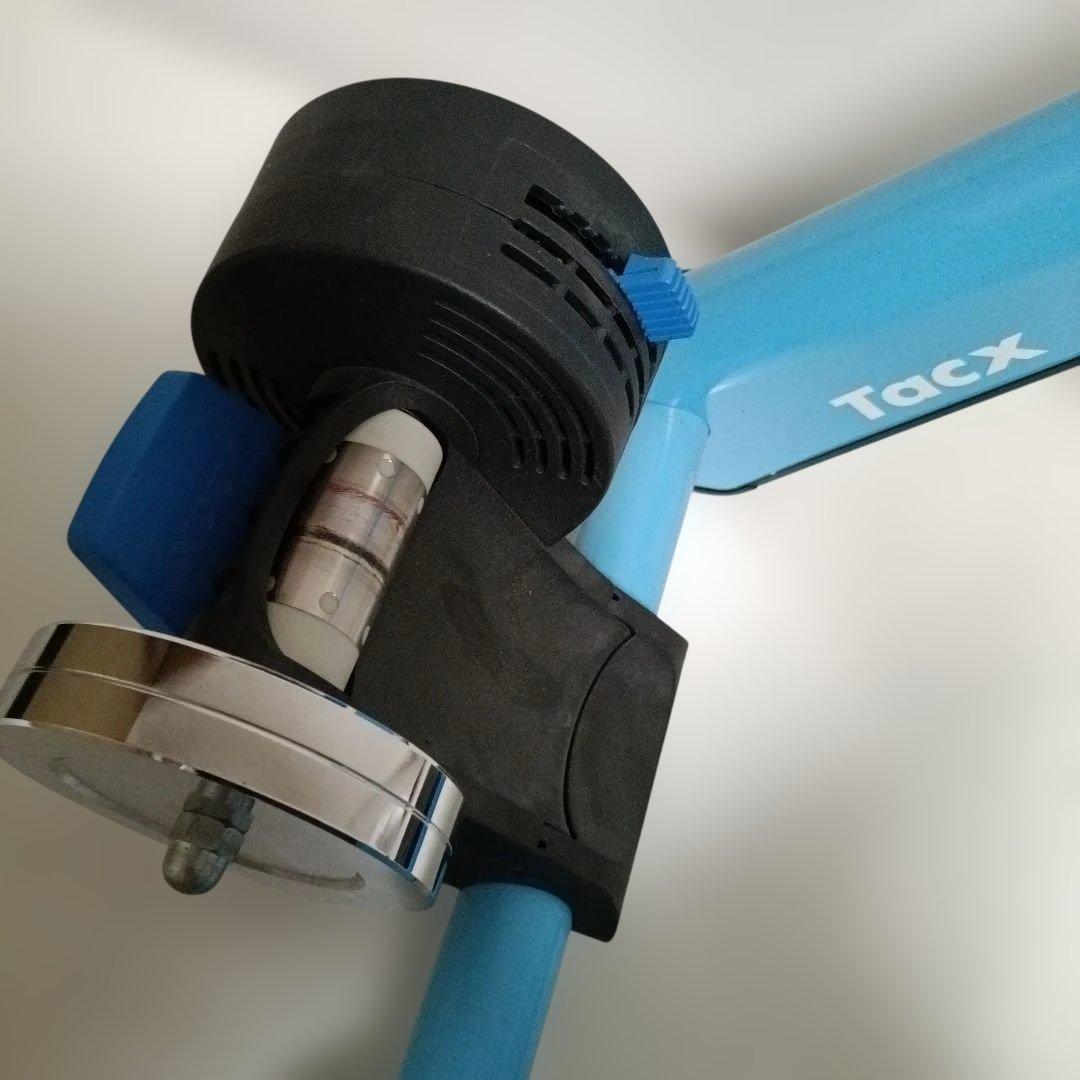 TACX 『Satori Smart』　ローラー台　ライトブルー