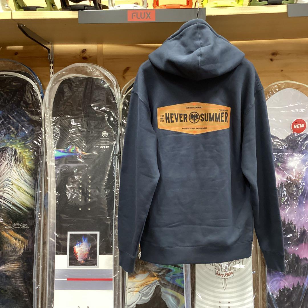 NEVERSUMMER　ネバーサマー　パーカー　フーディ　アパレル　Mサイズ