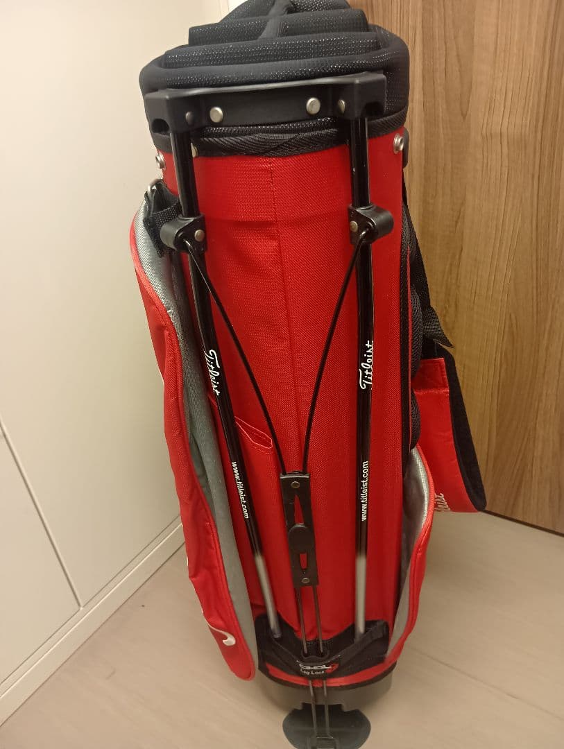 カッコよくとても目立ちます! タイトリスト スタンドキャディバッグ 口枠7分割