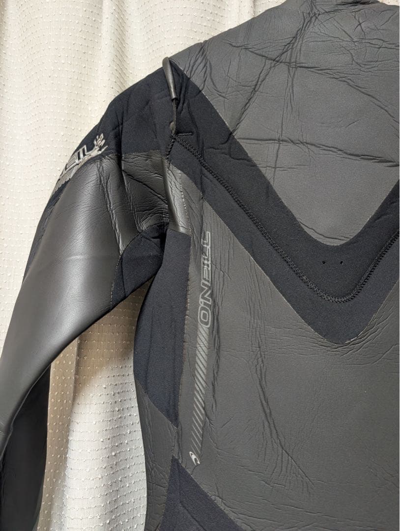 ONEILL(オニール)5×3mm セミドライ　メンズMLサイズ