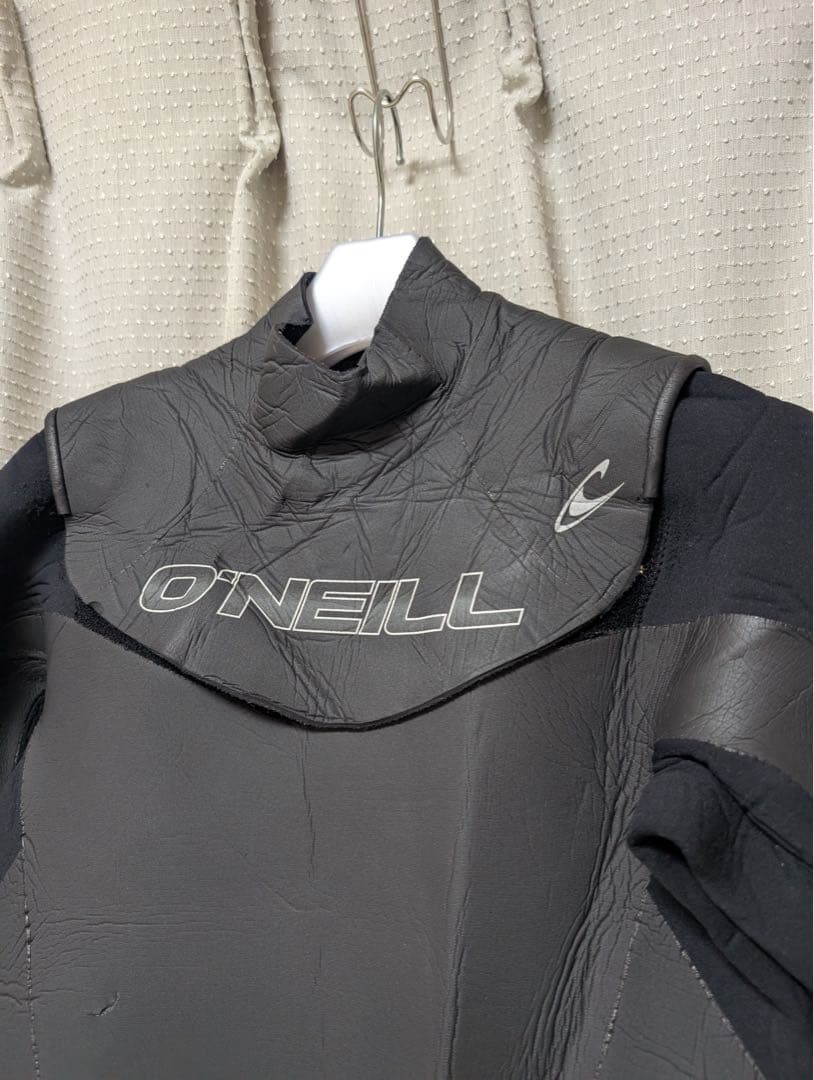 ONEILL(オニール)5×3mm セミドライ　メンズMLサイズ