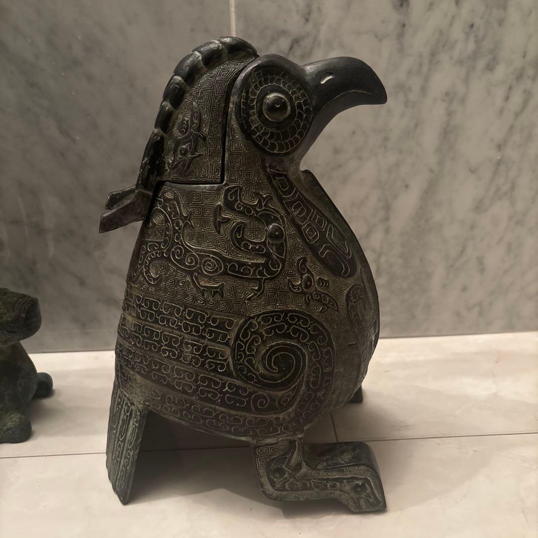 Kohaku中国体に施された幾何学模様が芸術的で高級感のある鳥とオリエンタル鳥