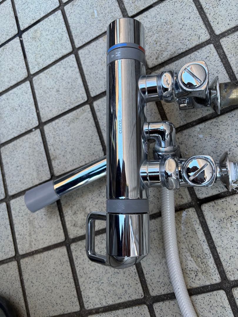 温度調整機能付きシャワーヘッド　TOTO