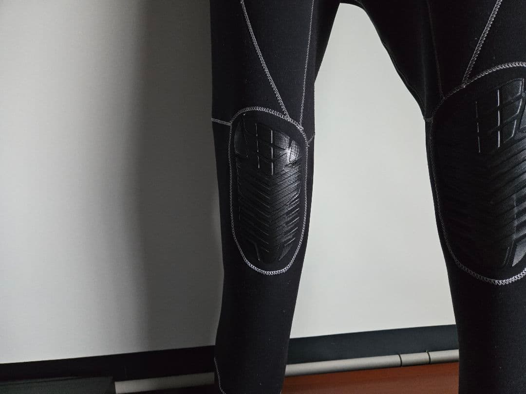 ビラボン　3mm ドライスーツ