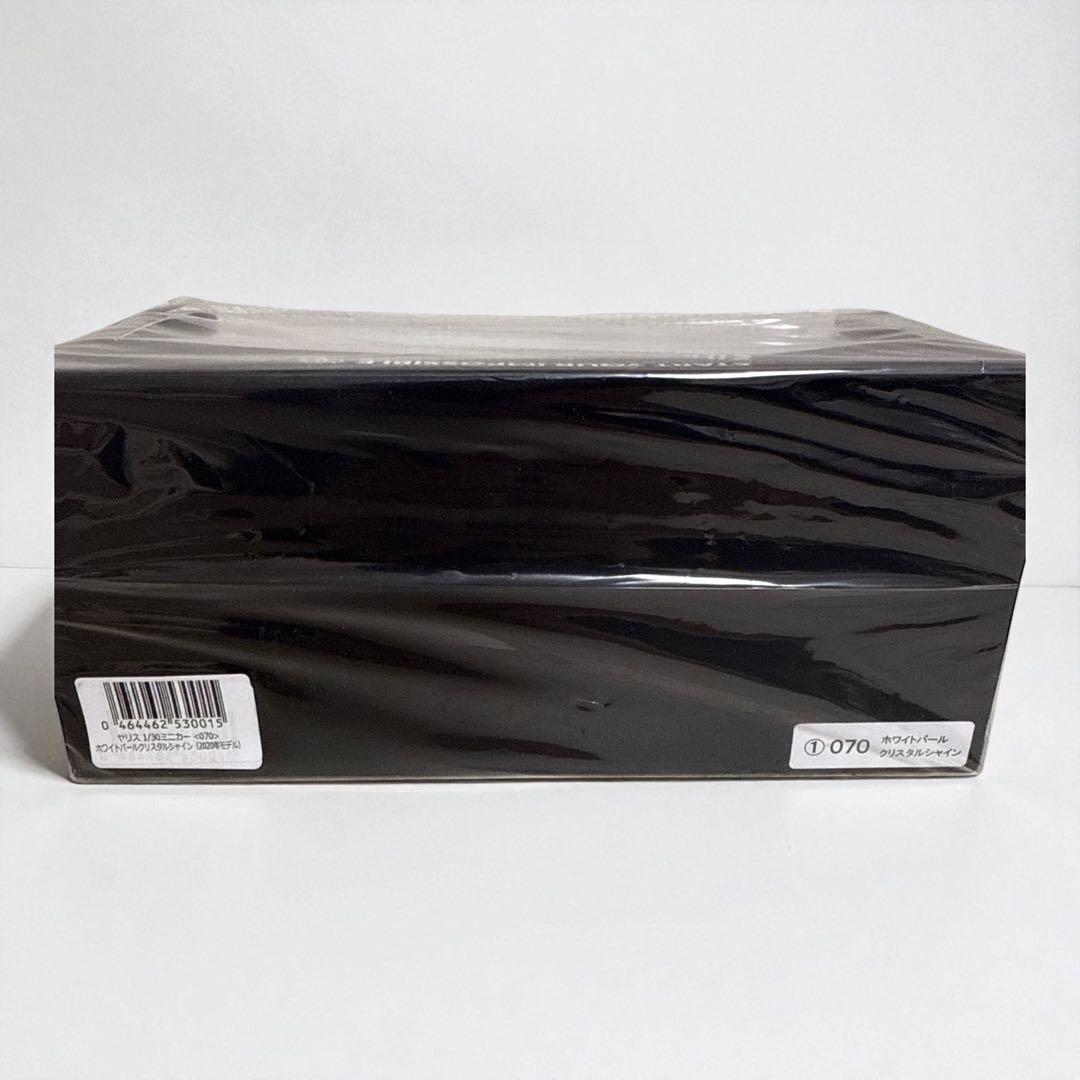 Yaris Cross ホワイトパール　1/30ミニカー