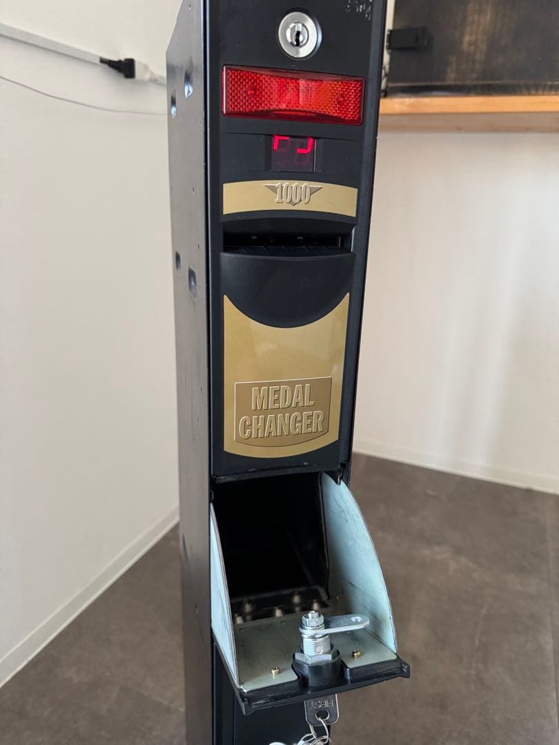 ミ*ズ様 両替機　1000円→100円×10枚新札不可