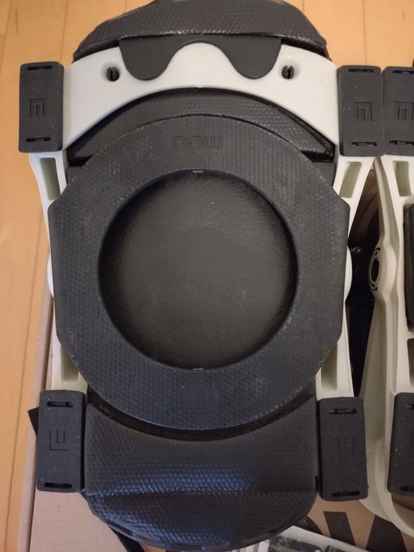 【美品】 NOW BRIGADE バインディング Mサイズ(25〜28.5㎝)