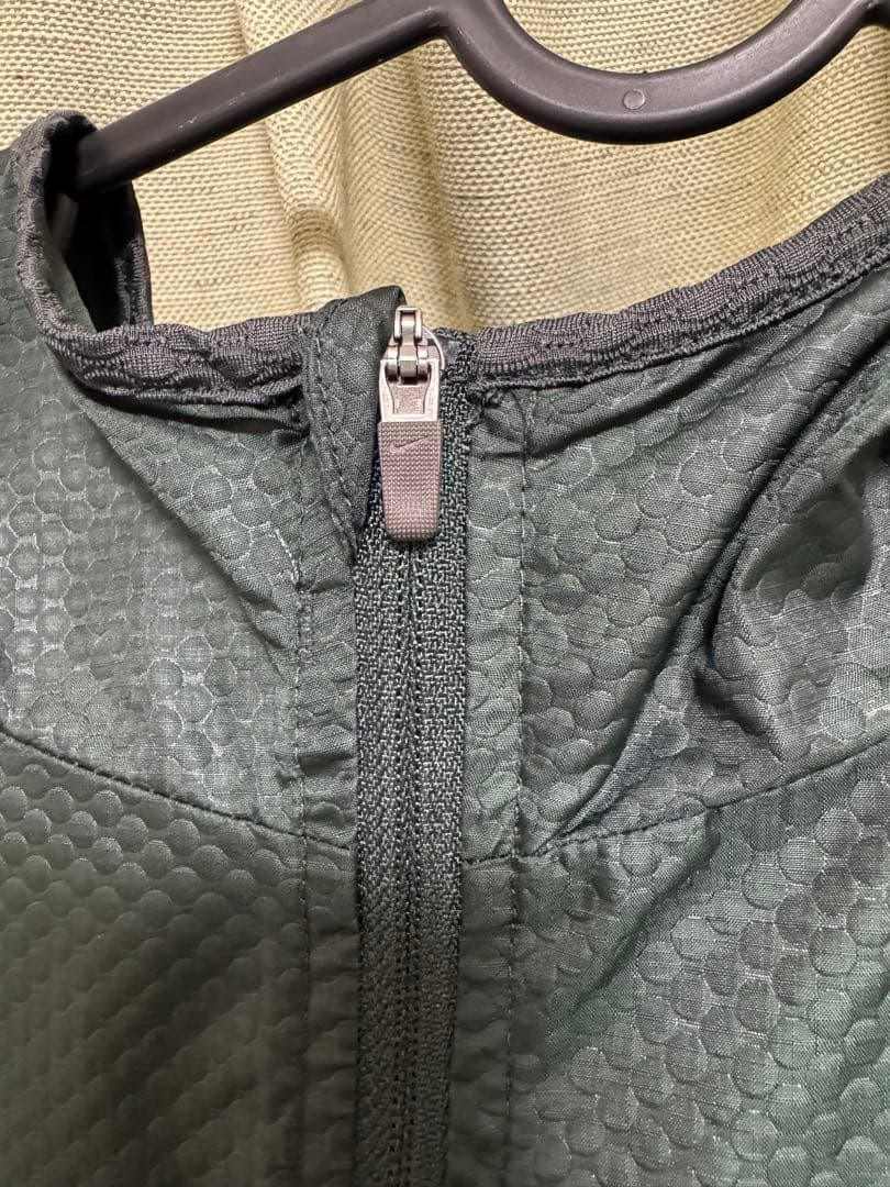 GYAKUSOU フード付きウィンドブレーカー ダークグリーン