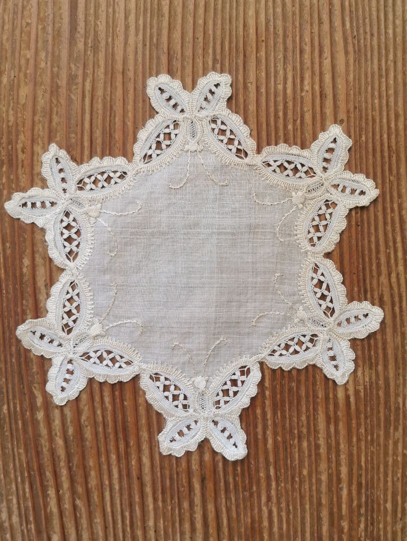 アンティーク シルク イタリア/イギリス 美しいバタフライ刺繍 星花型ドイリー