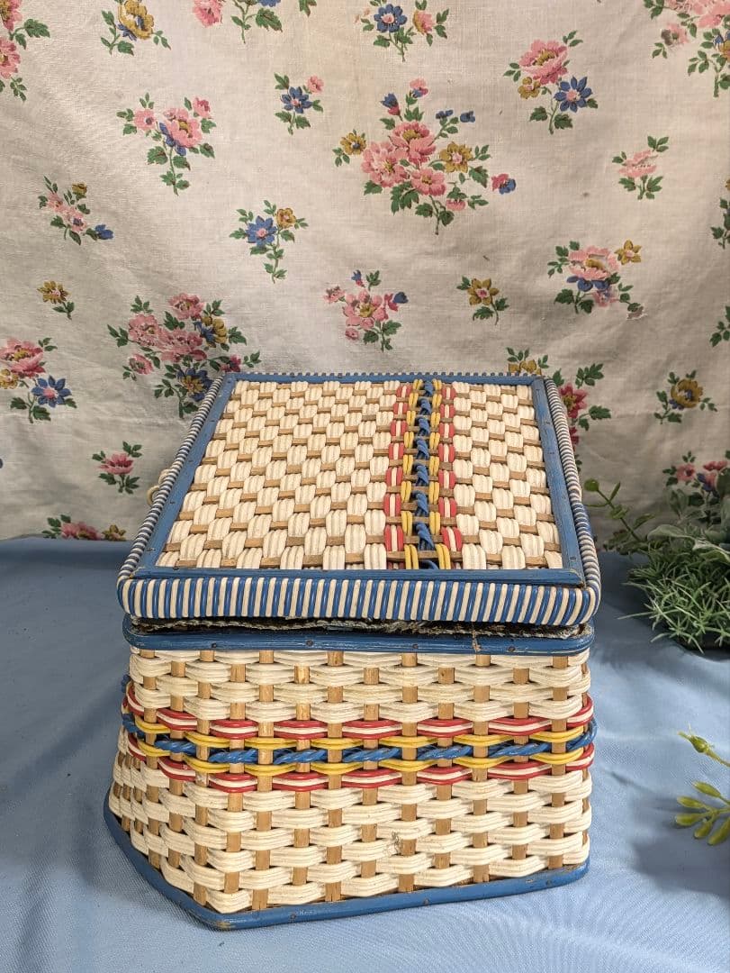 イギリス アンティーク ソーイングバスケット 青赤黄色