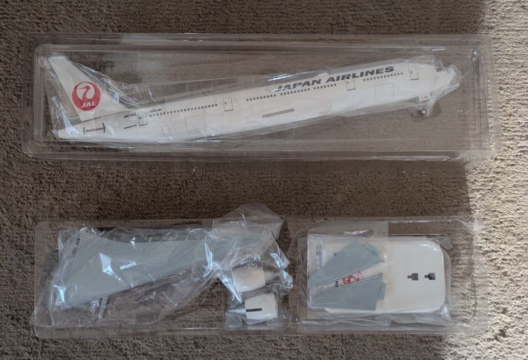 『未使用品』JAL 777-200ER 1/200 Hogan