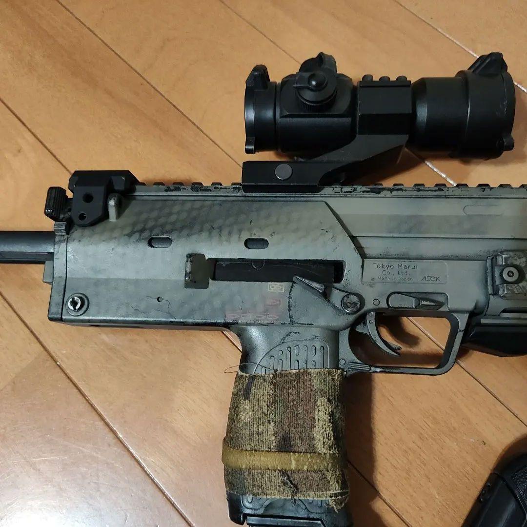 東京マルイMP7　ガスブローバック　サイト付き　迷彩塗装　グリップ付き
