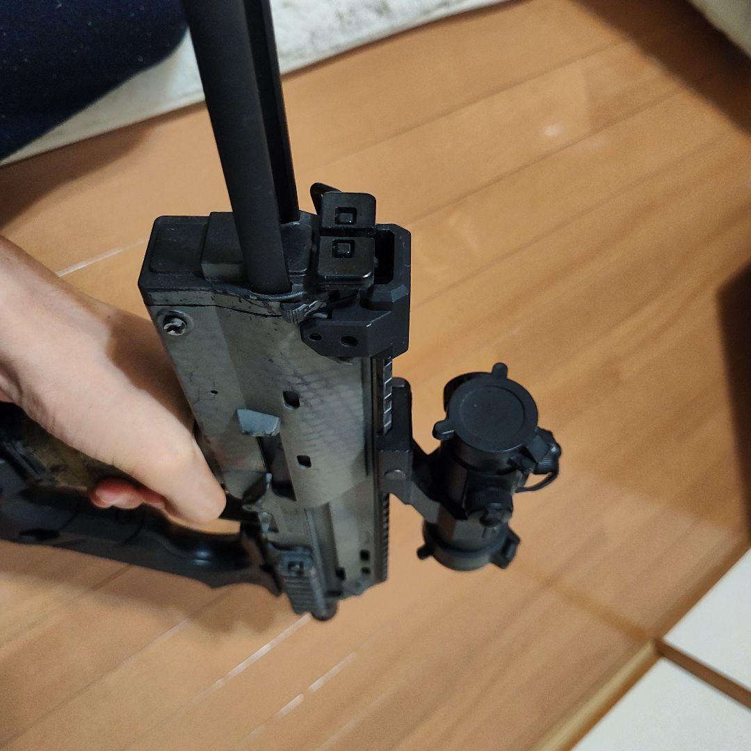 東京マルイMP7　ガスブローバック　サイト付き　迷彩塗装　グリップ付き