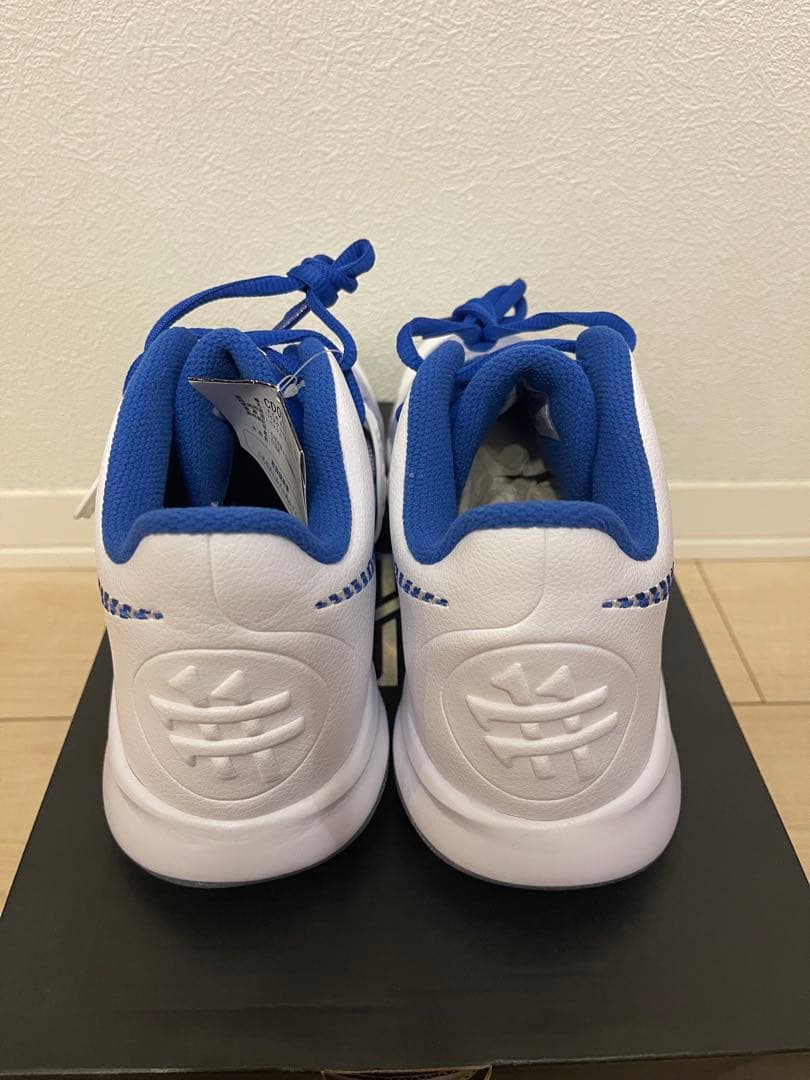 【新品・未使用】ナイキ カイリー フライトラップⅢ EP 27cm 白青