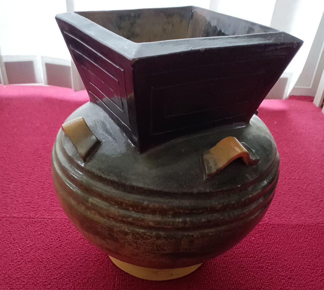 希少な花瓶　置物にも・・・