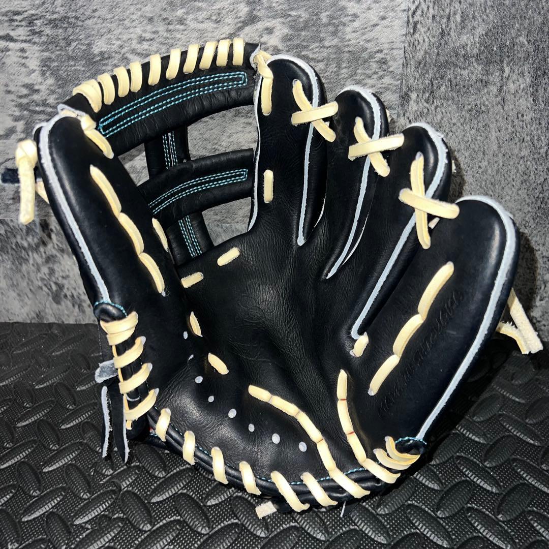 マーゴ　軟式グローブ 黒 赤