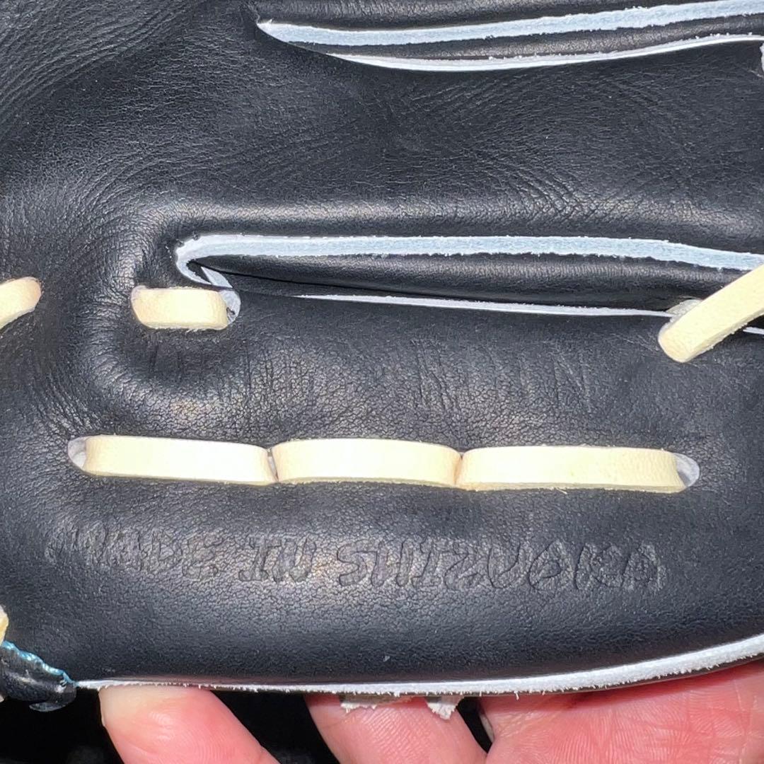 マーゴ　軟式グローブ 黒 赤