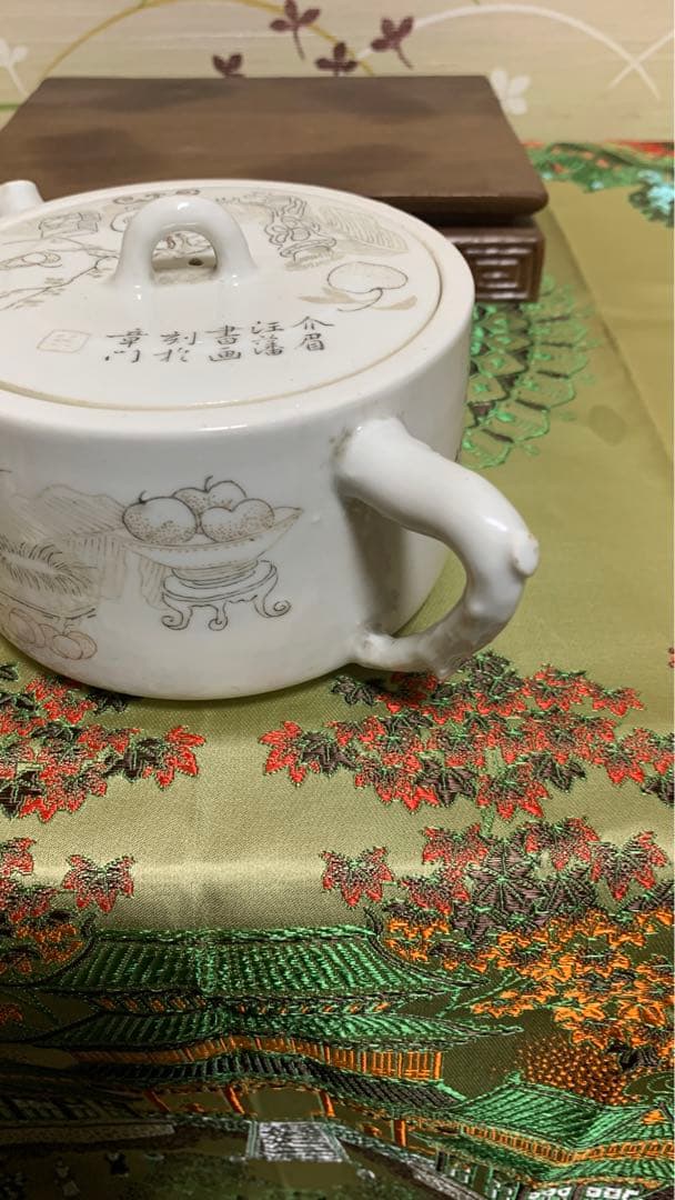 シノワズリ　中国　清朝後期　アンティーク　白磁漢詩彫り　複数落款　急須