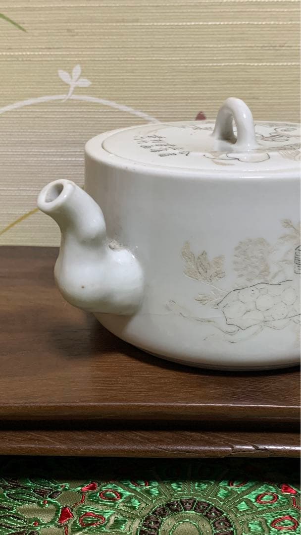 シノワズリ　中国　清朝後期　アンティーク　白磁漢詩彫り　複数落款　急須